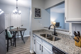 Modena at Mallard Creek in Horn Lake, MS - Building Photo