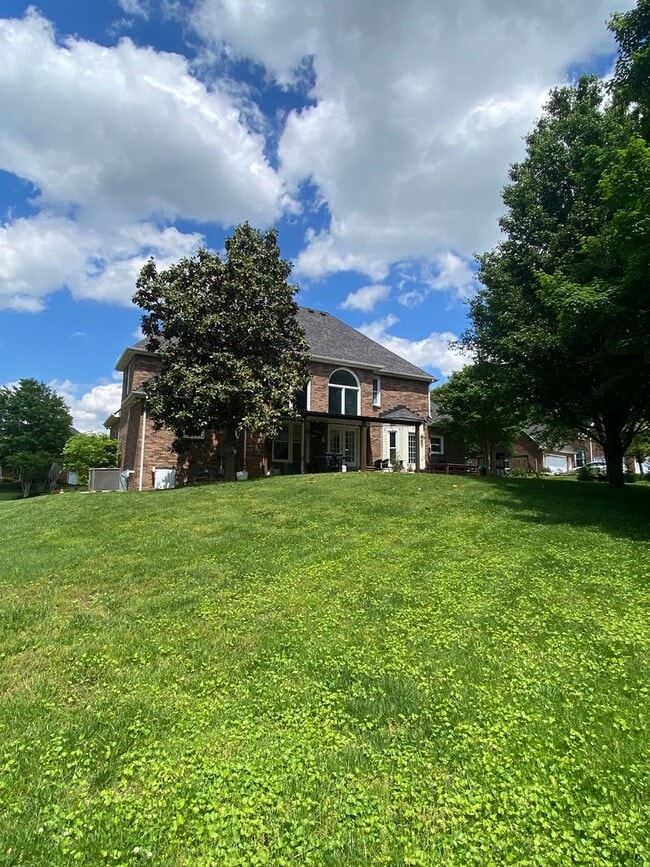 2857 Carriage Way in Clarksville, TN - Building Photo - Building Photo