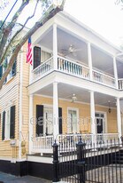 123 Wentworth St in Charleston, SC - Building Photo