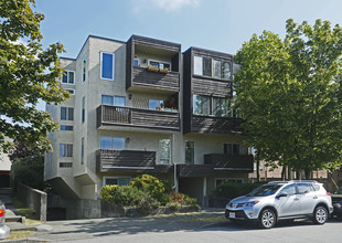 1065 W 72nd Ave in Vancouver, BC - Building Photo - Primary Photo