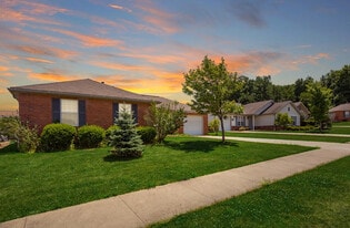 Vienna Woods in Canton, OH - Building Photo