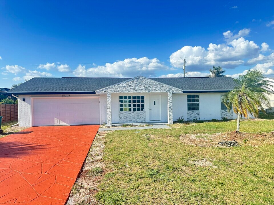 20308 Gentry Ave in Port Charlotte, FL - Building Photo