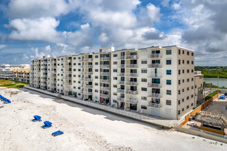 Gulf Shores Condominium in Indian Shores, FL - Building Photo - Building Photo