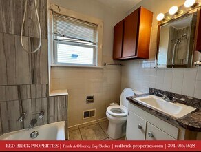 912 Gaston Ave in Fairmont, WV - Building Photo - Building Photo