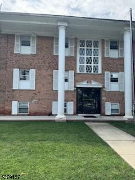 336 E Westfield Ave in Roselle Park, NJ - Building Photo