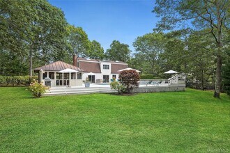 11 Sandown Ct in Wainscott, NY - Building Photo - Building Photo