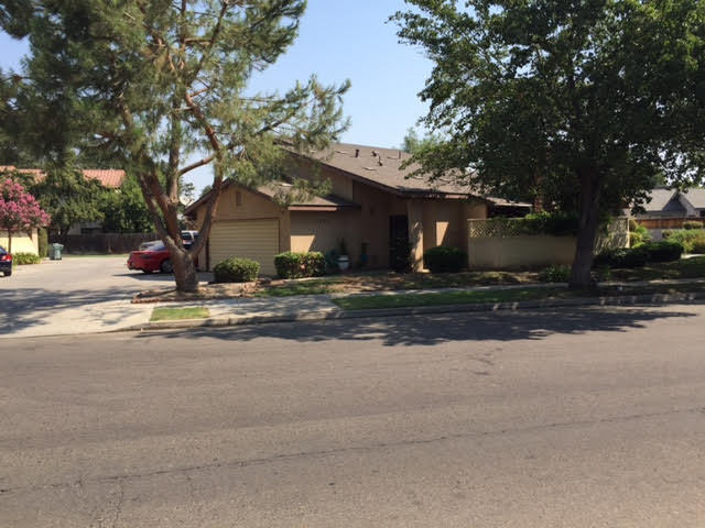 4424 W Douglas Ave, Unit 4424 in Visalia, CA - Building Photo