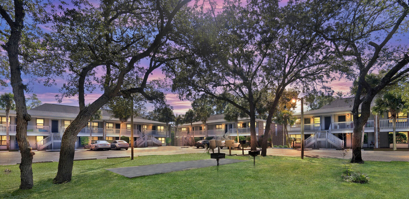 Cross Oaks Apartments in Fort Walton Beach, FL - Foto de edificio