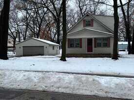 947 Oakcrest St SW in Wyoming, MI - Building Photo