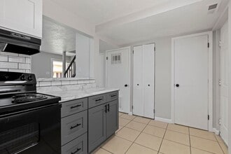 The Vistas Apartment Homes in Indianapolis, IN - Building Photo - Building Photo