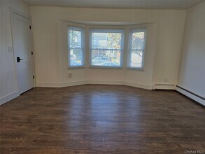 202 Birch Ave in Farmingdale, NY - Building Photo - Building Photo