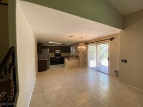 1401 Woodmore Dr in Las Vegas, NV - Building Photo - Building Photo