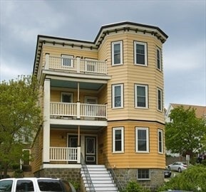 425 Medford St in Somerville, MA - Building Photo