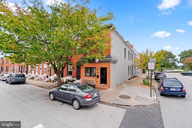 300 S Robinson St in Baltimore, MD - Foto de edificio - Building Photo