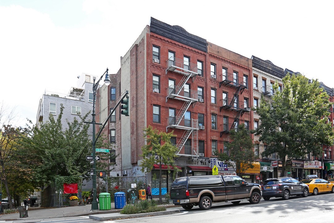953 Columbus Ave in New York, NY - Building Photo