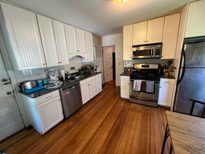 47 Rice St, Unit 3 in Cambridge, MA - Building Photo - Building Photo