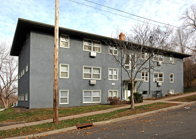 Riviera Apartments in St. Paul, MN - Building Photo - Building Photo