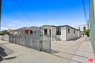 2617 Carmona Ave in Los Angeles, CA - Building Photo