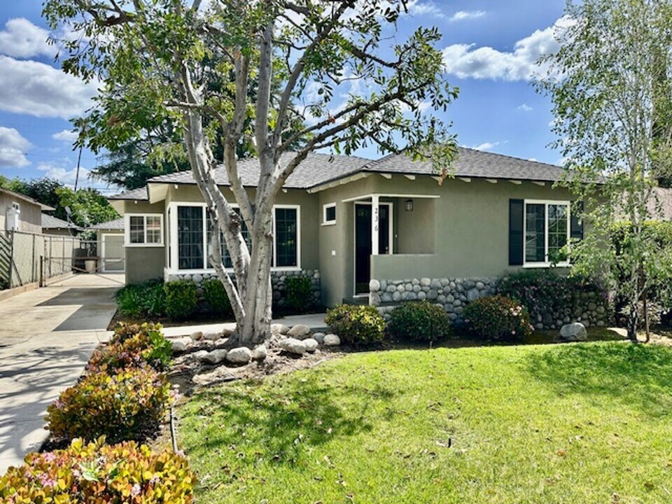 236 Melrose Ave in Monrovia, CA - Building Photo