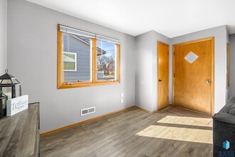 420 S Lincoln Ave in Sioux Falls, SD - Building Photo - Building Photo