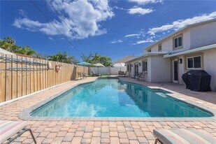 1660 NE 25th Ave in Pompano Beach, FL - Building Photo
