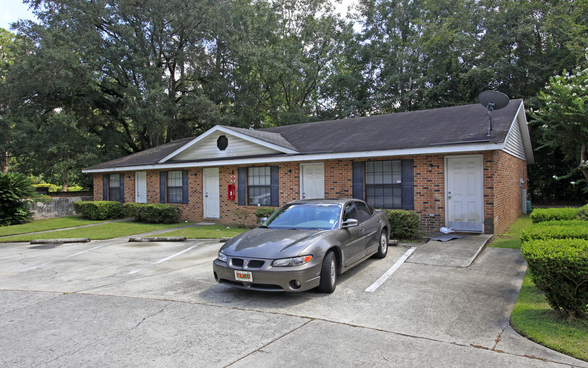 Camellia Knoll in Tallahassee, FL - Foto de edificio