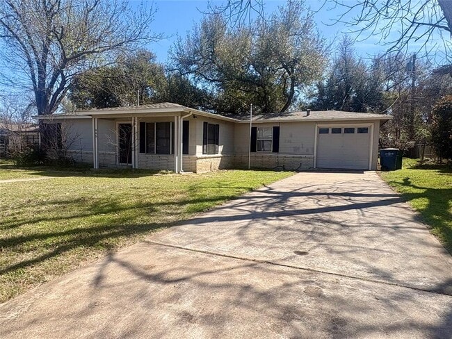 905 Kirk St in Taylor, TX - Building Photo - Building Photo