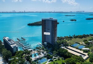 720 NE 69th St in Miami, FL - Building Photo