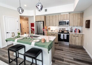 Dear Madison in Colorado Springs, CO - Foto de edificio - Building Photo