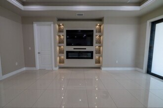 4427 43rd Ave NE in Naples, FL - Building Photo - Building Photo