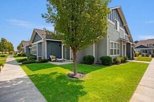 Navigator Villas in Pasco, WA - Building Photo