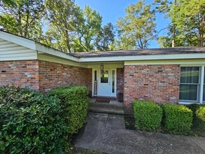 175 Bluff View Dr in Batesville, AR - Building Photo - Building Photo