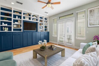 5421 Larkin St in Houston, TX - Building Photo - Building Photo