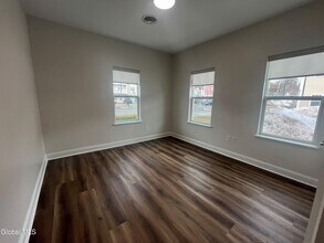 60 Weibel Ave in Saratoga Springs, NY - Building Photo - Building Photo