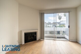 886 Palm Ave in West Hollywood, CA - Building Photo - Building Photo