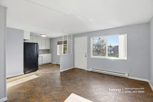 20024 30th Ave S in Seatac, WA - Building Photo