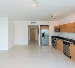 350 S Miami Ave, Unit 2314 in Miami, FL - Foto de edificio - Building Photo