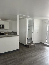 1911 W 94th St in Los Angeles, CA - Building Photo - Building Photo