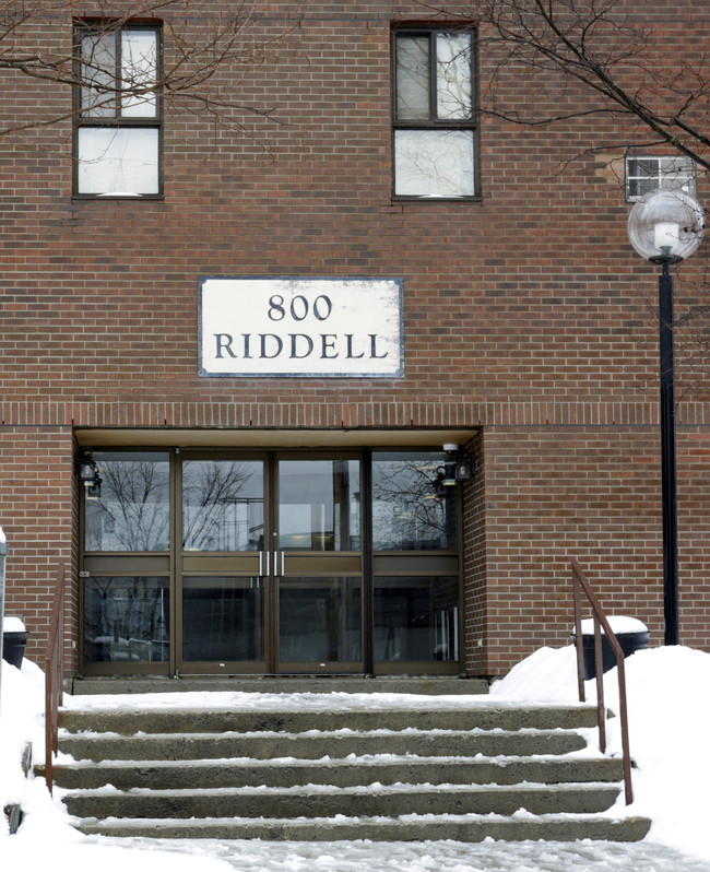 800 Riddell Ave in Ottawa, ON - Building Photo - Building Photo