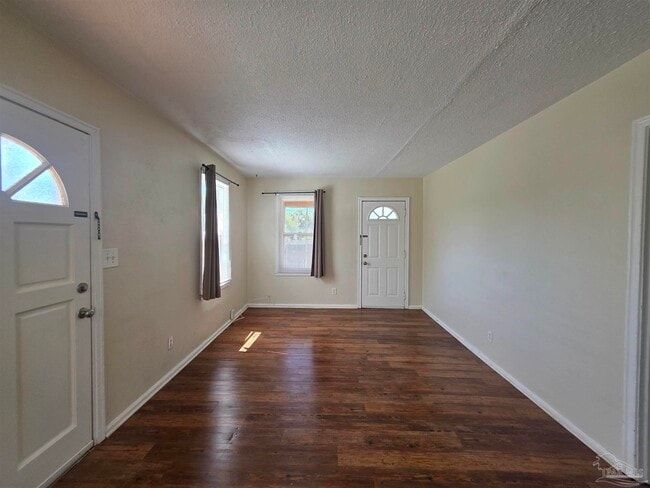 203 SE Syrcle Dr in Pensacola, FL - Building Photo - Building Photo