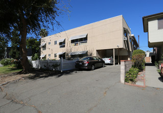 4808 Riverton Ave in North Hollywood, CA - Foto de edificio - Building Photo