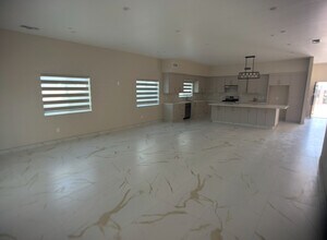 8703 Cranford Ave in Sun Valley, CA - Building Photo - Building Photo