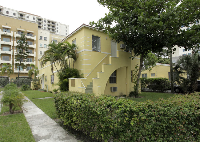 910-1000 S Douglas Rd in Coral Gables, FL - Building Photo - Building Photo