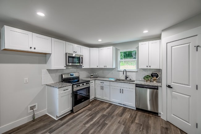 121 Brookmeade Dr in Anderson, SC - Foto de edificio - Building Photo