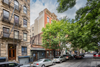 434 E 75th St in New York, NY - Building Photo - Building Photo