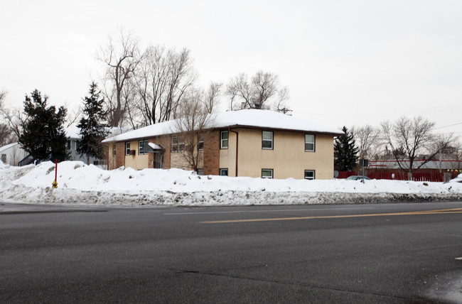 5644 4th St NE in Fridley, MN - Foto de edificio - Building Photo