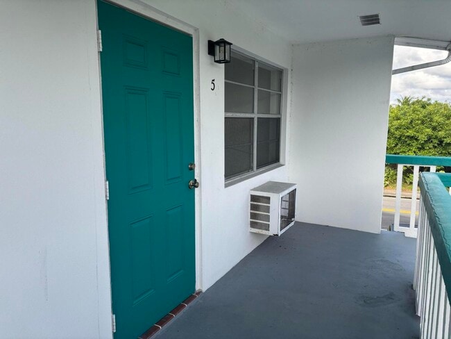 1111 N Federal Hwy in Lake Worth Beach, FL - Building Photo - Building Photo