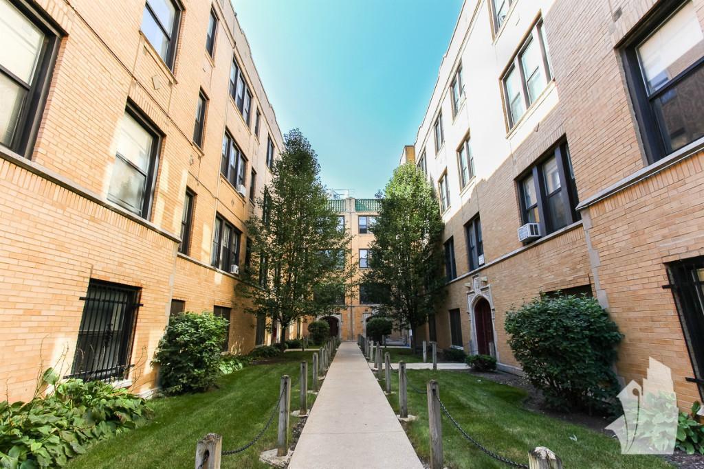 1530 N Kedzie Ave in Chicago, IL - Building Photo
