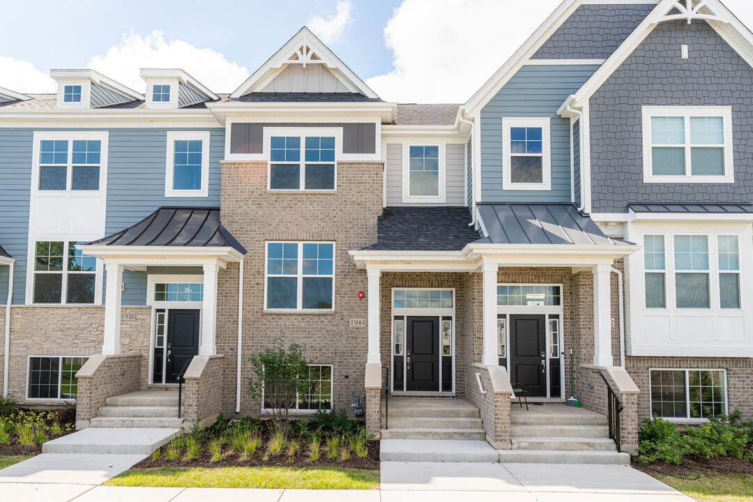 1944 Kingsley Cir in Northbrook, IL - Building Photo