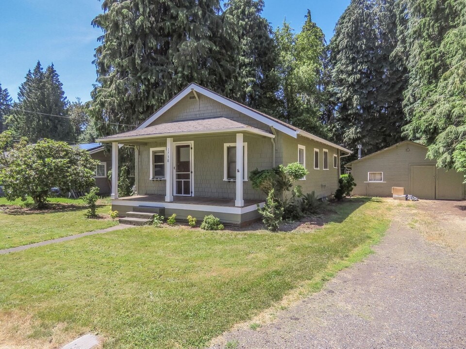 1758 Britton St in West Linn, OR - Building Photo
